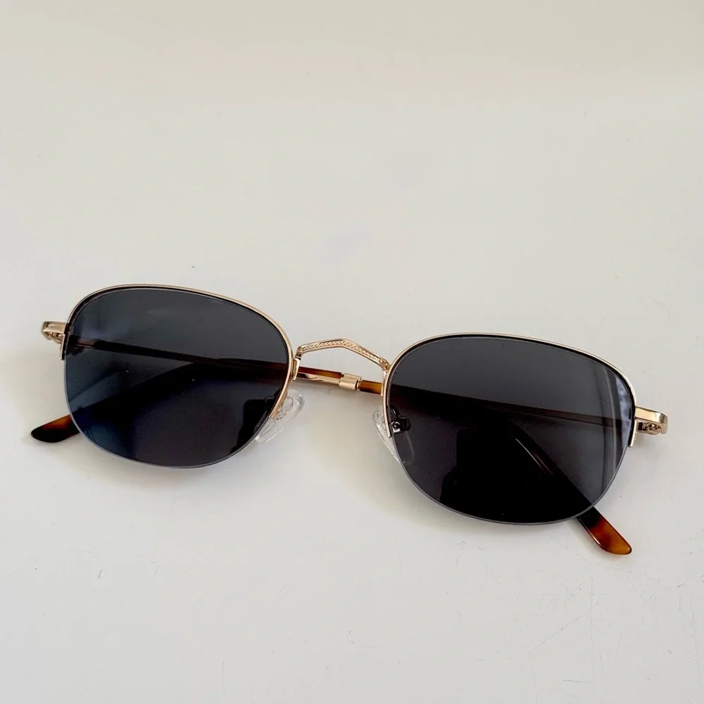 NWT Polarized designer polette sunglasses comes with hard travel case & dust bag